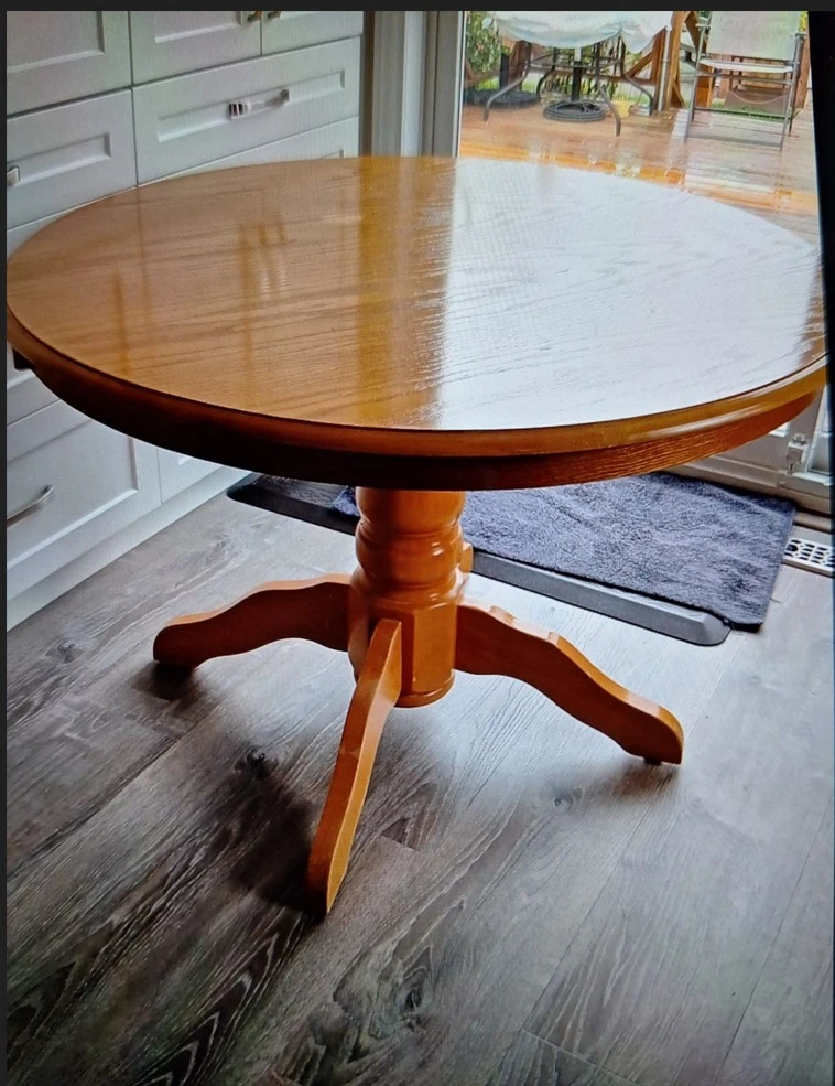 Round Oak Pedestal Dining Table