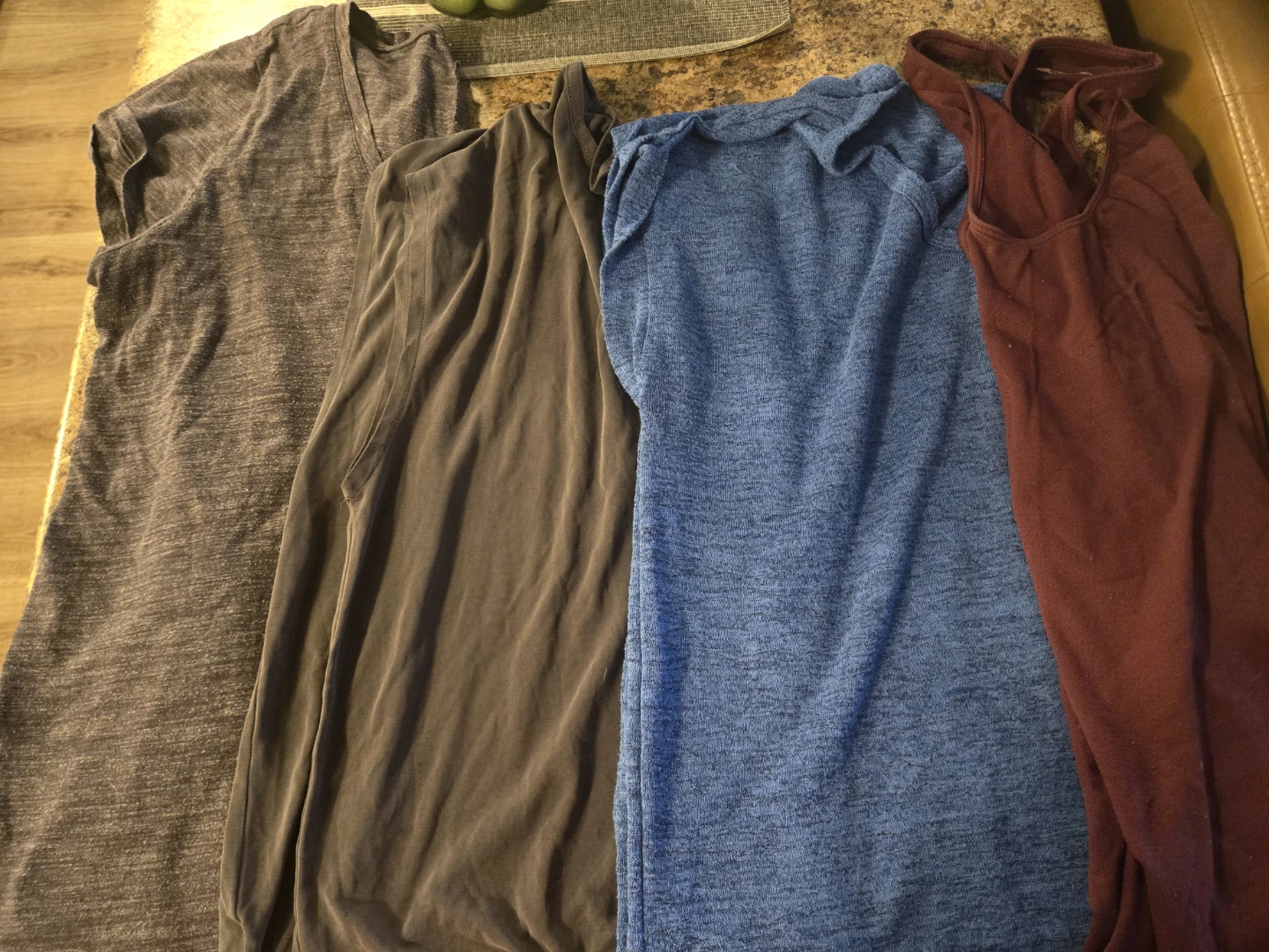 Women's Clothing ,size large Tops & Leggings - photo 3