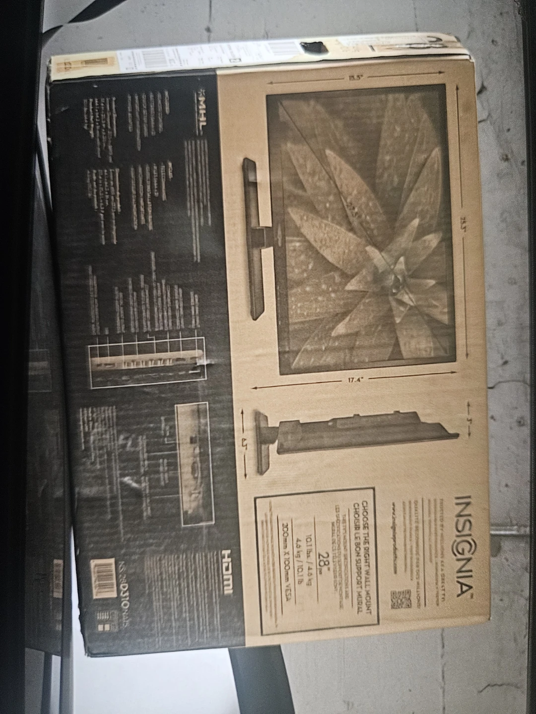Insignia 28" LED TV - photo 2