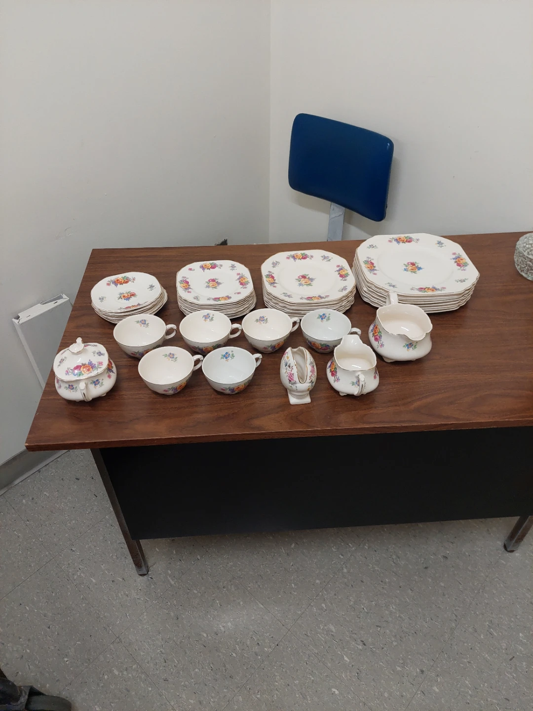 Wedgwood Mary Stuart Floral Tea Set - photo 2