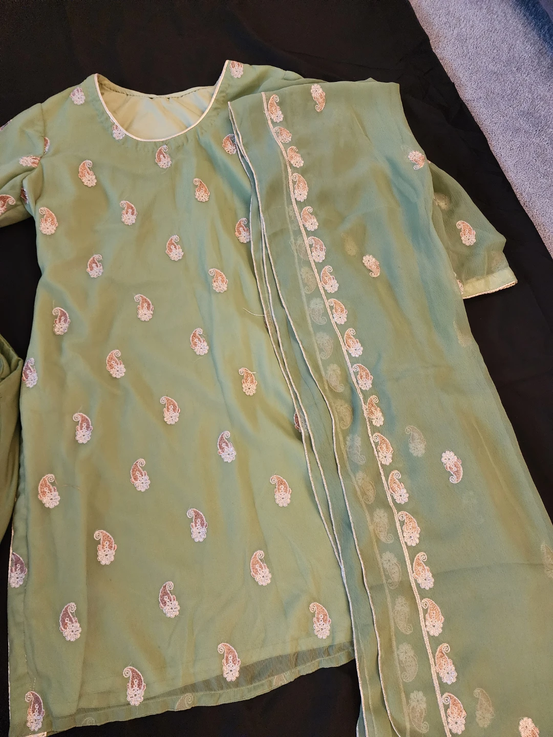 Light Green Embroidered 3-Piece Pakistani Suit - photo 2