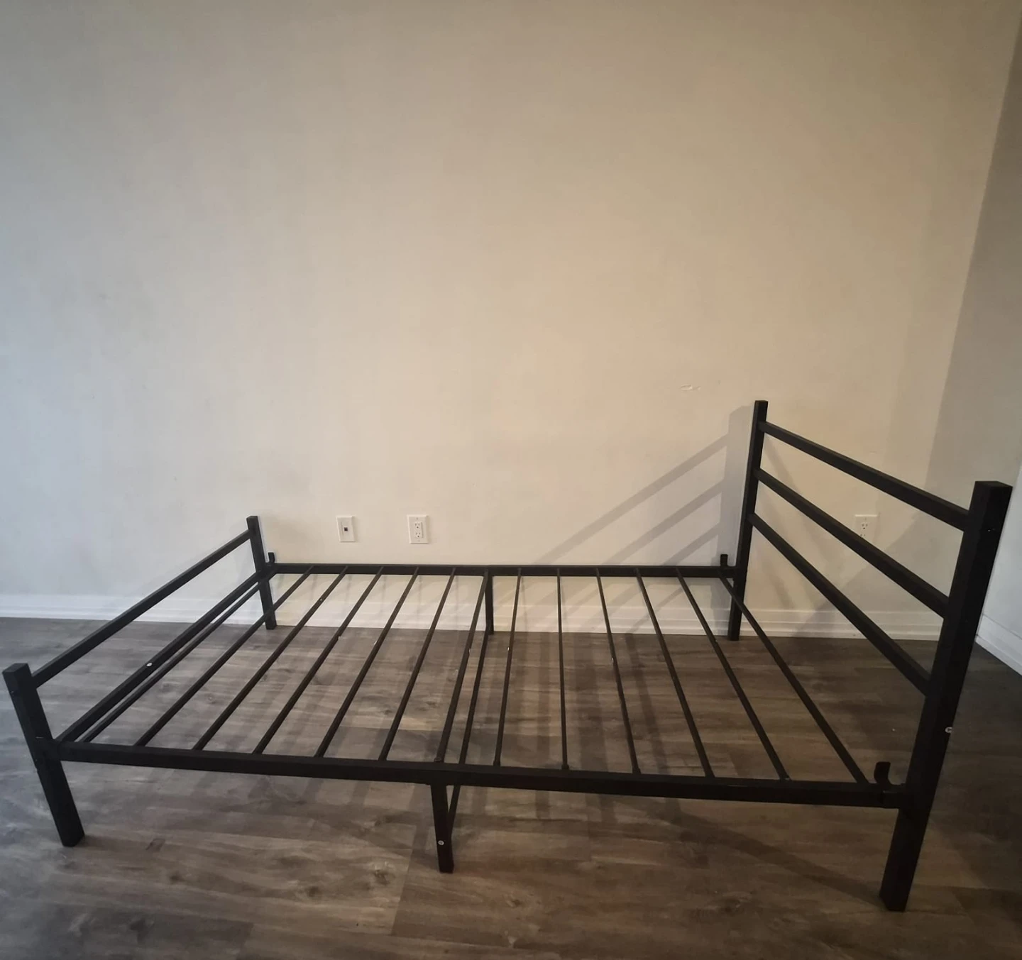Metal bed frame (Twin Size) - photo 3