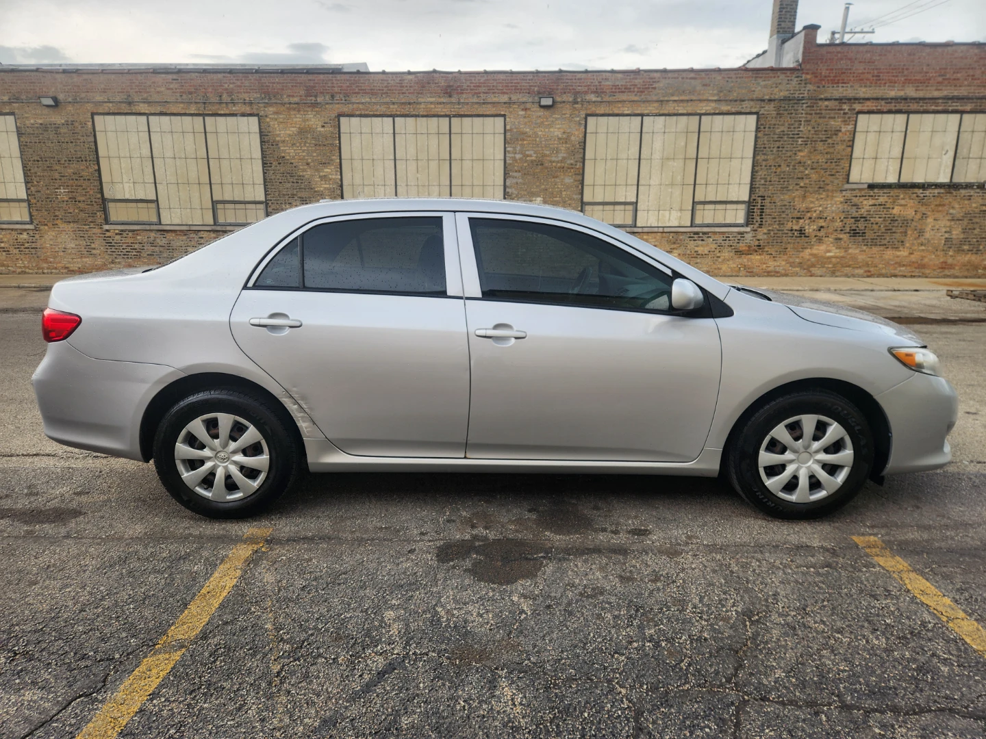 2010 Toyota Corolla LE - photo 4