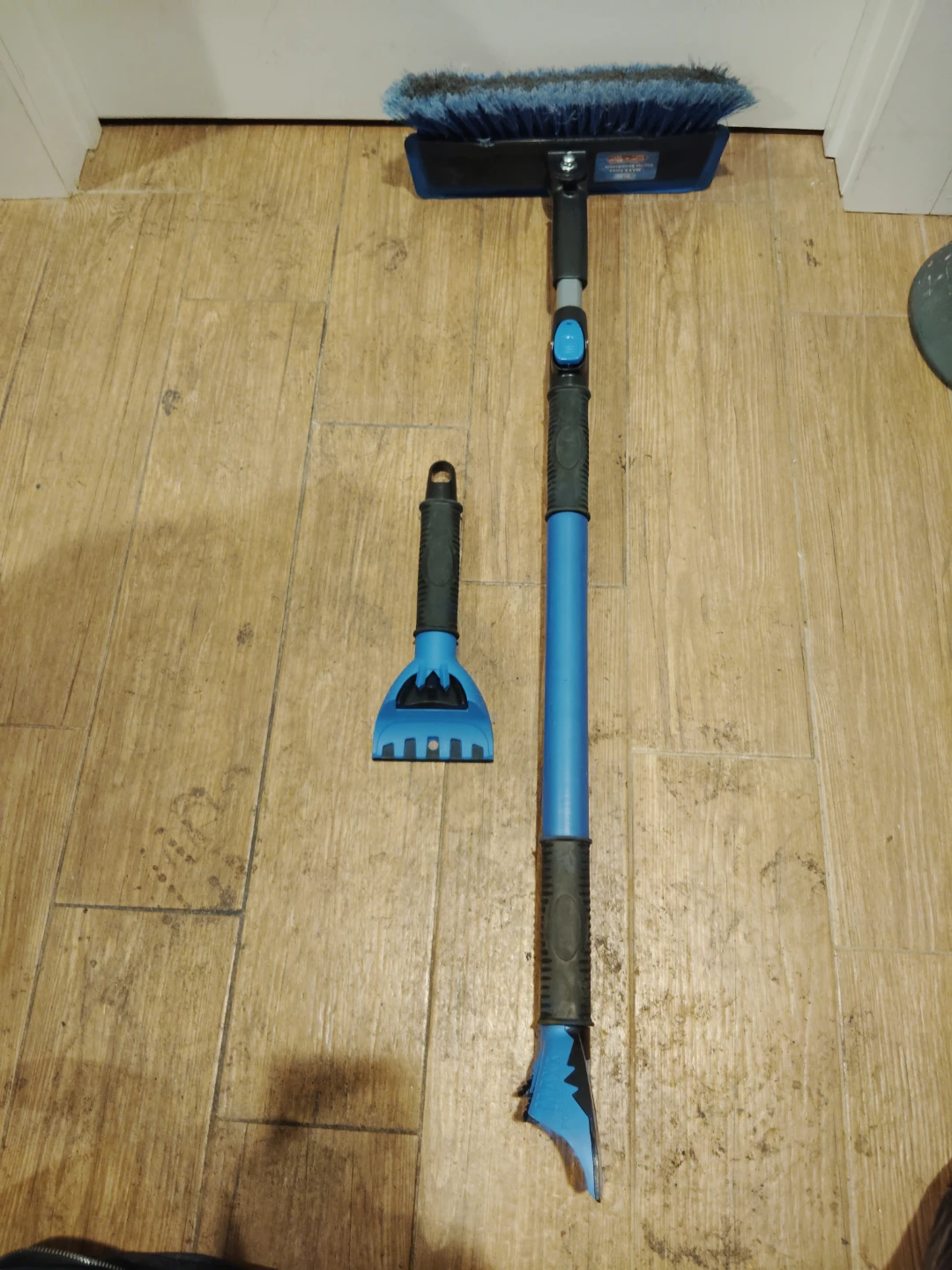 SnoBrum Extendable Snow Brush and Ice Scraper - photo 3