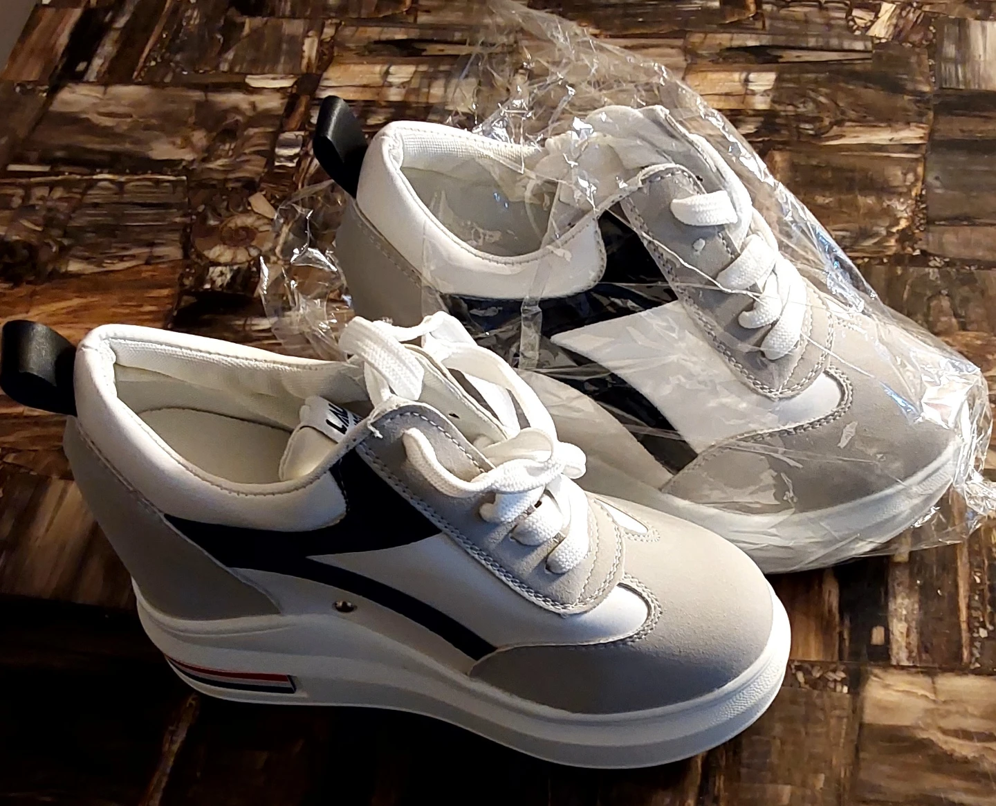 Women's Wedge Sneakers - Grey/White