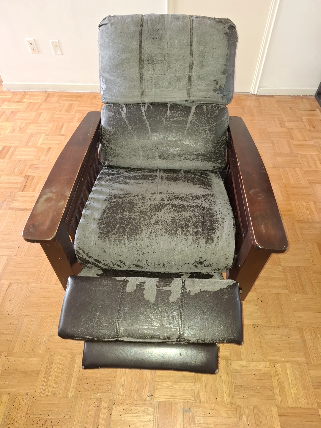 Wooden Armchair Recliner - photo 2