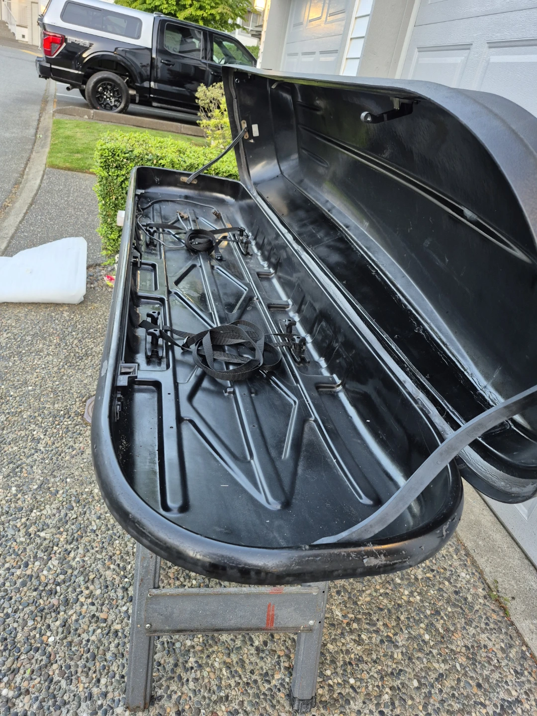 Thule Frontier car top storage unit - photo 2