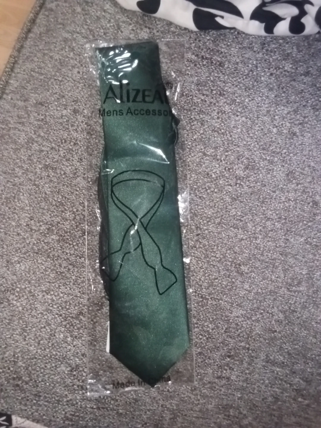 Alizea Green Men's Tie