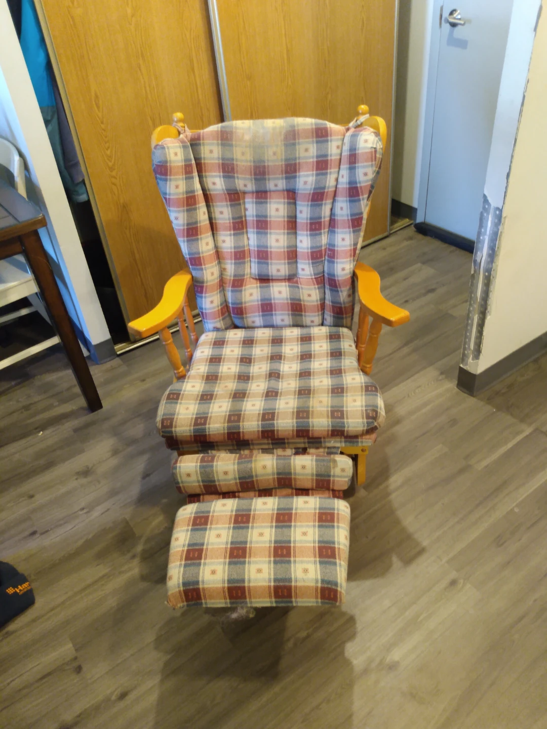 Glider Rocking Chair with Ottoman - photo 2