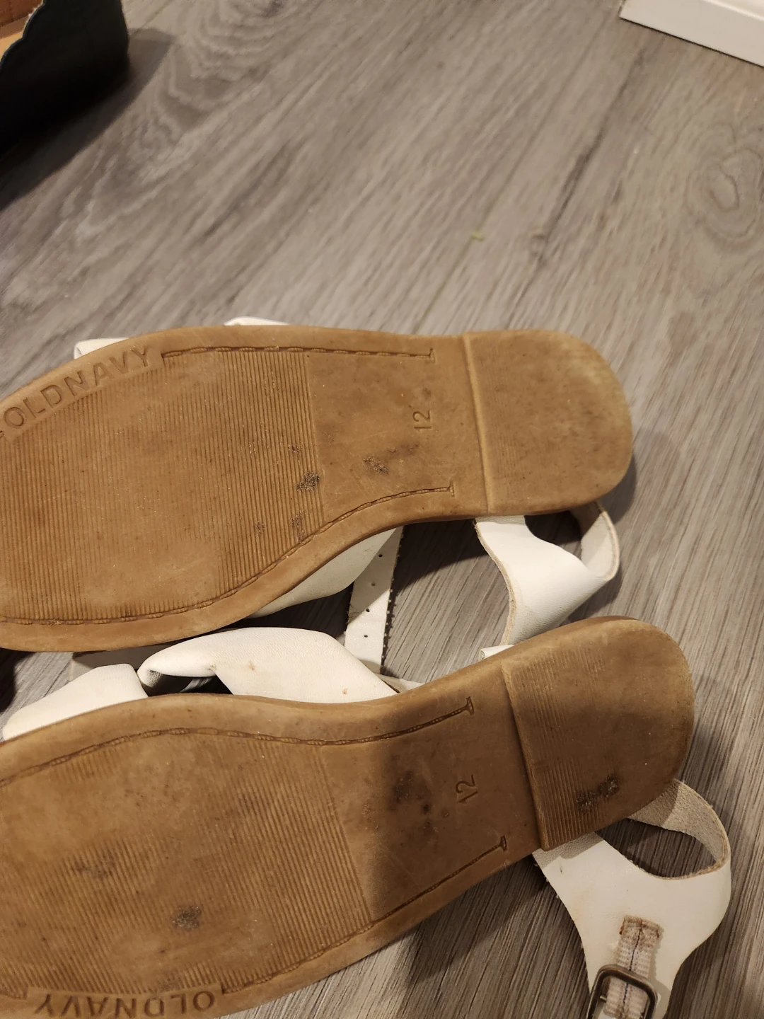 Old Navy White Twist Front Sandals - Size 12 - photo 5