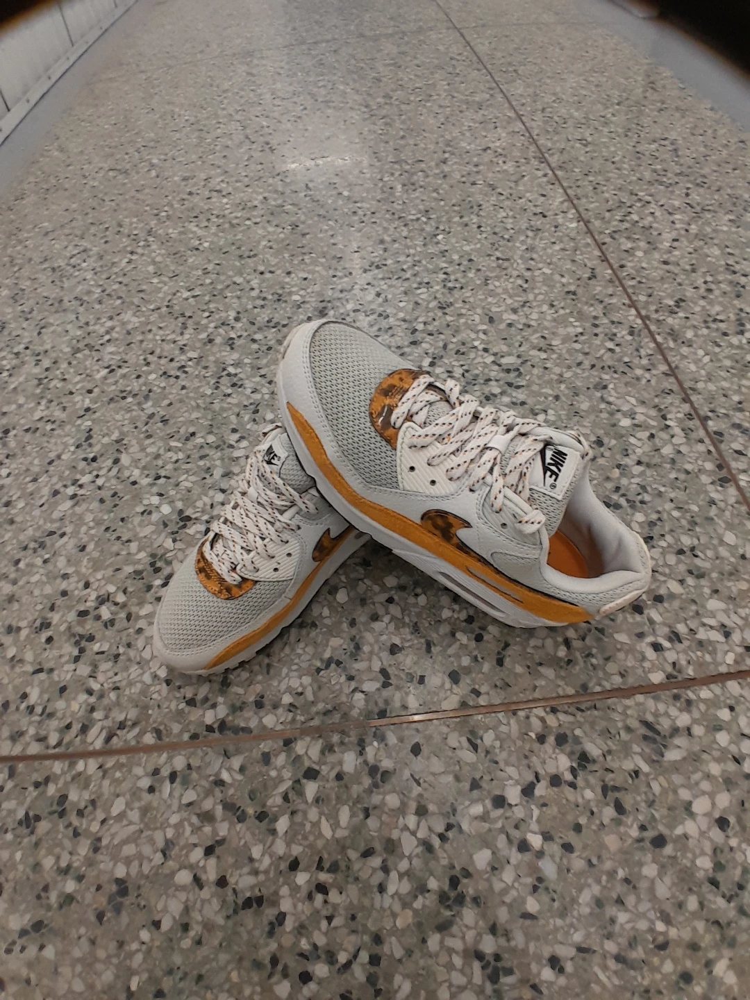 Nike Air Max 90 Sneakers Size 8 - photo 2