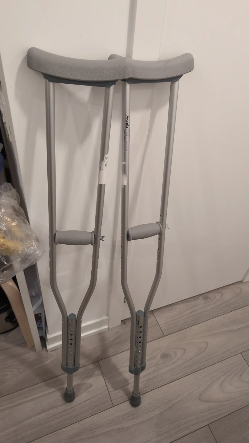 Avantia Adjustable Crutches
