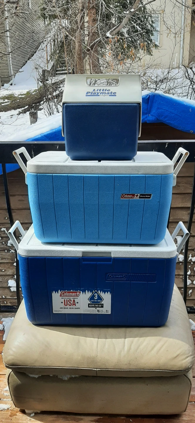 Coleman & Playmate Coolers READ DESCRIPTION ON SIZE