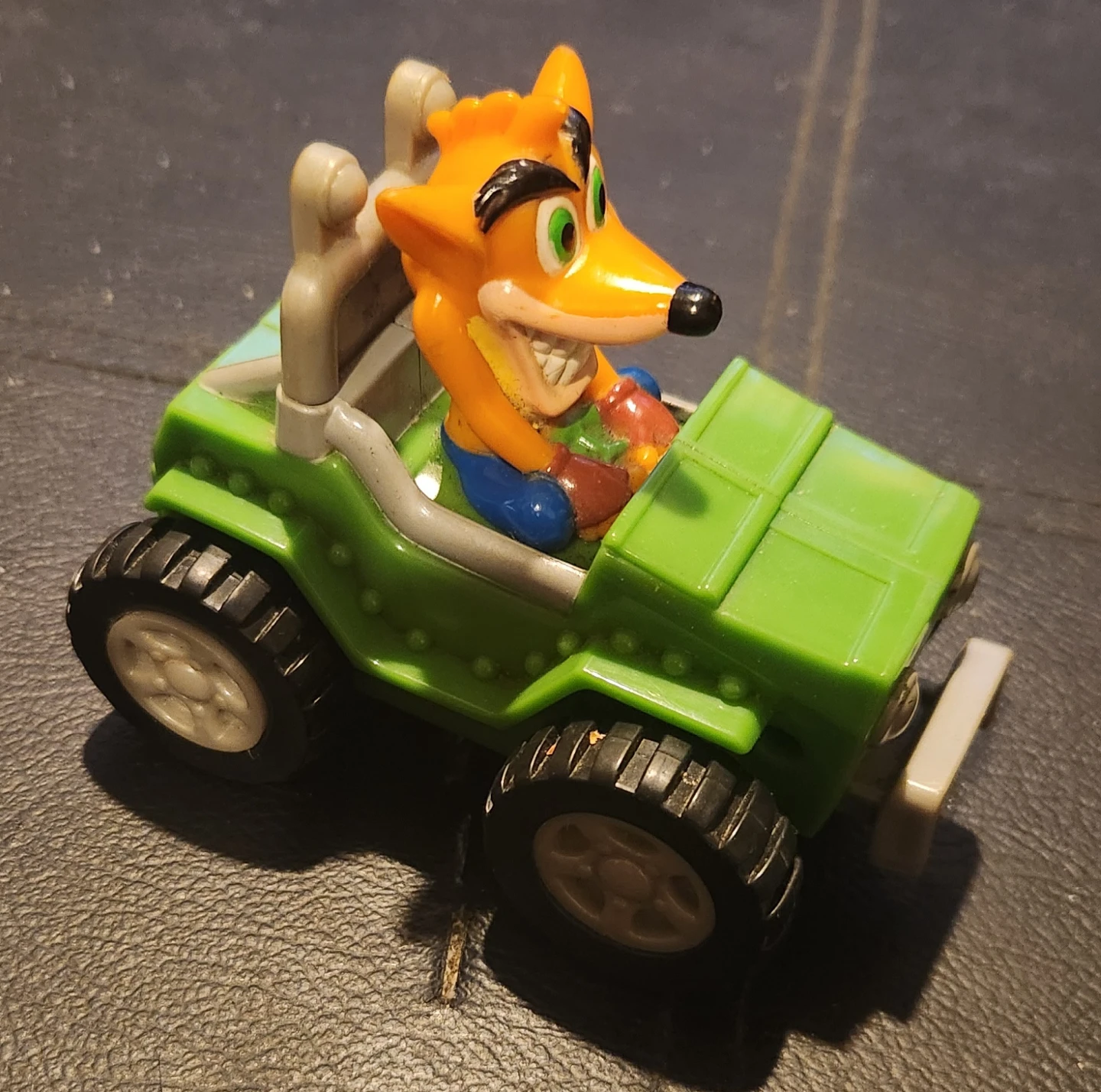 Crash Bandicoot 2002 Tacobell Rev & Go Toy 🌱 - photo 2