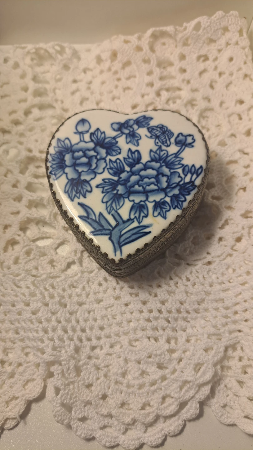 Heart Shaped Trinket Box with Mirror