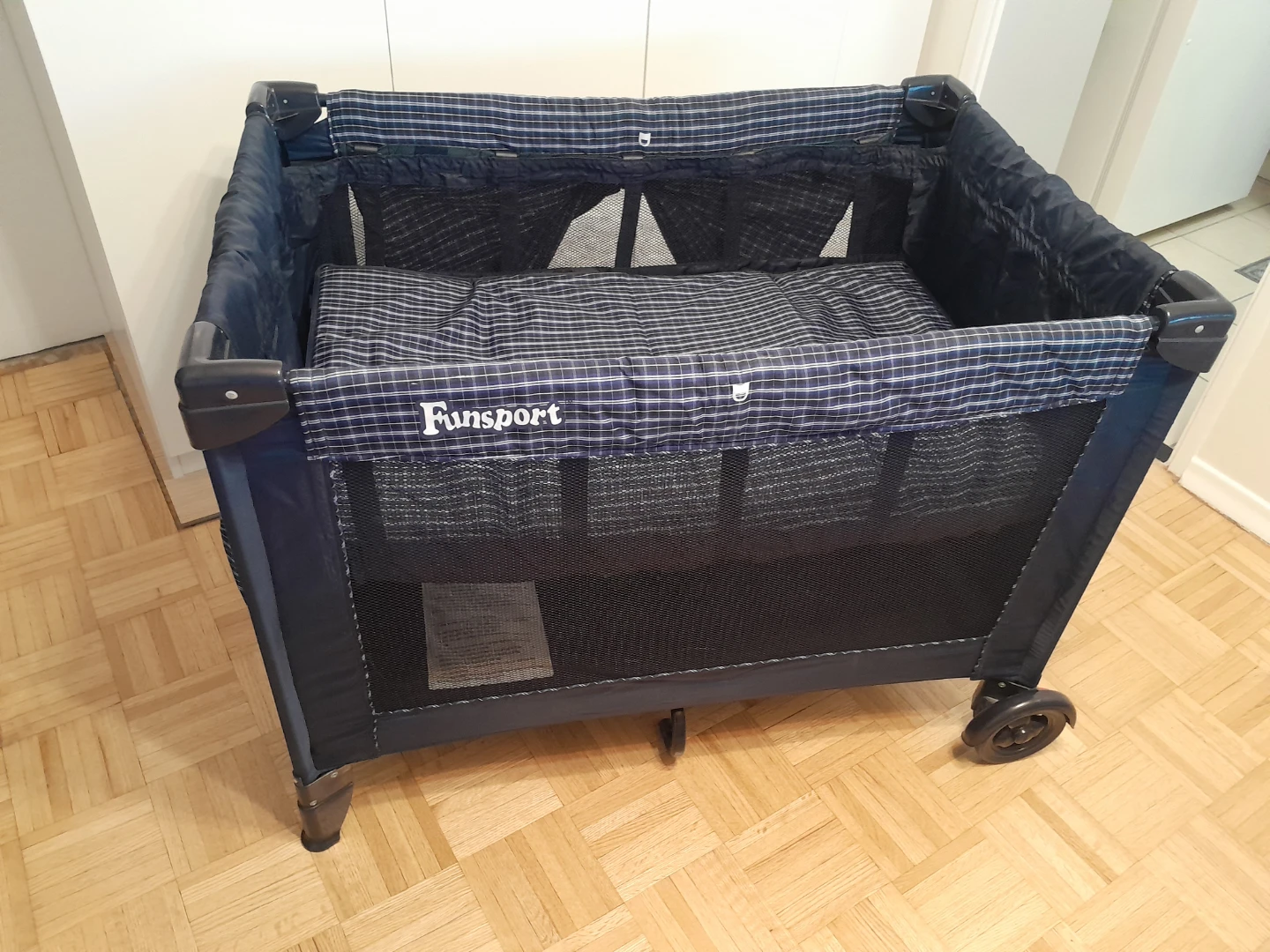 Cosco Juvenile FunSport Playard Deluxe With Bassinet - photo 5