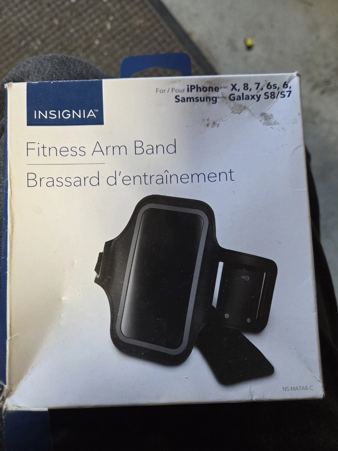 Insignia Fitness Arm Band for Mobile Phones (up to 5")