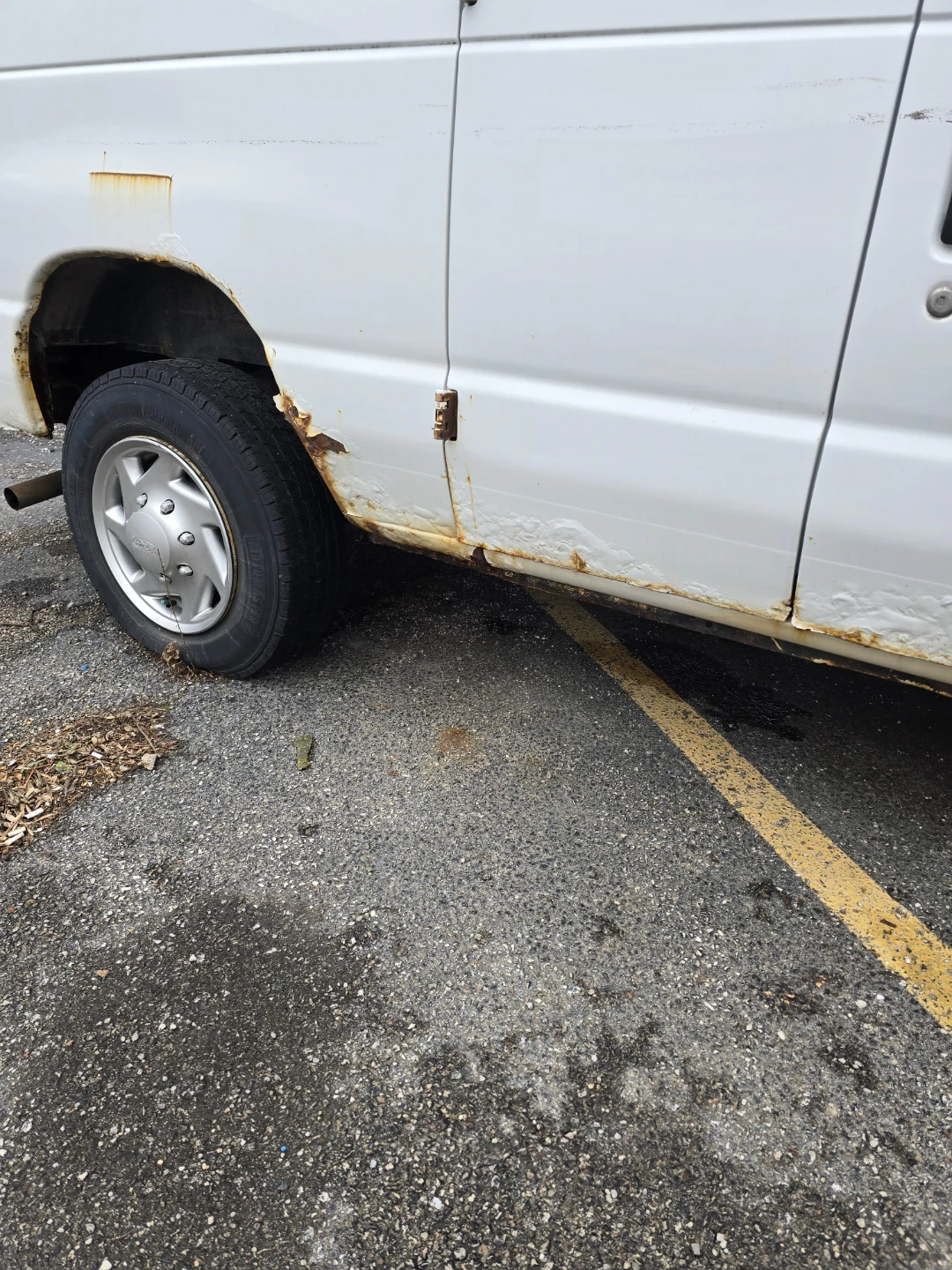 White Ford E-Series Van - photo 4