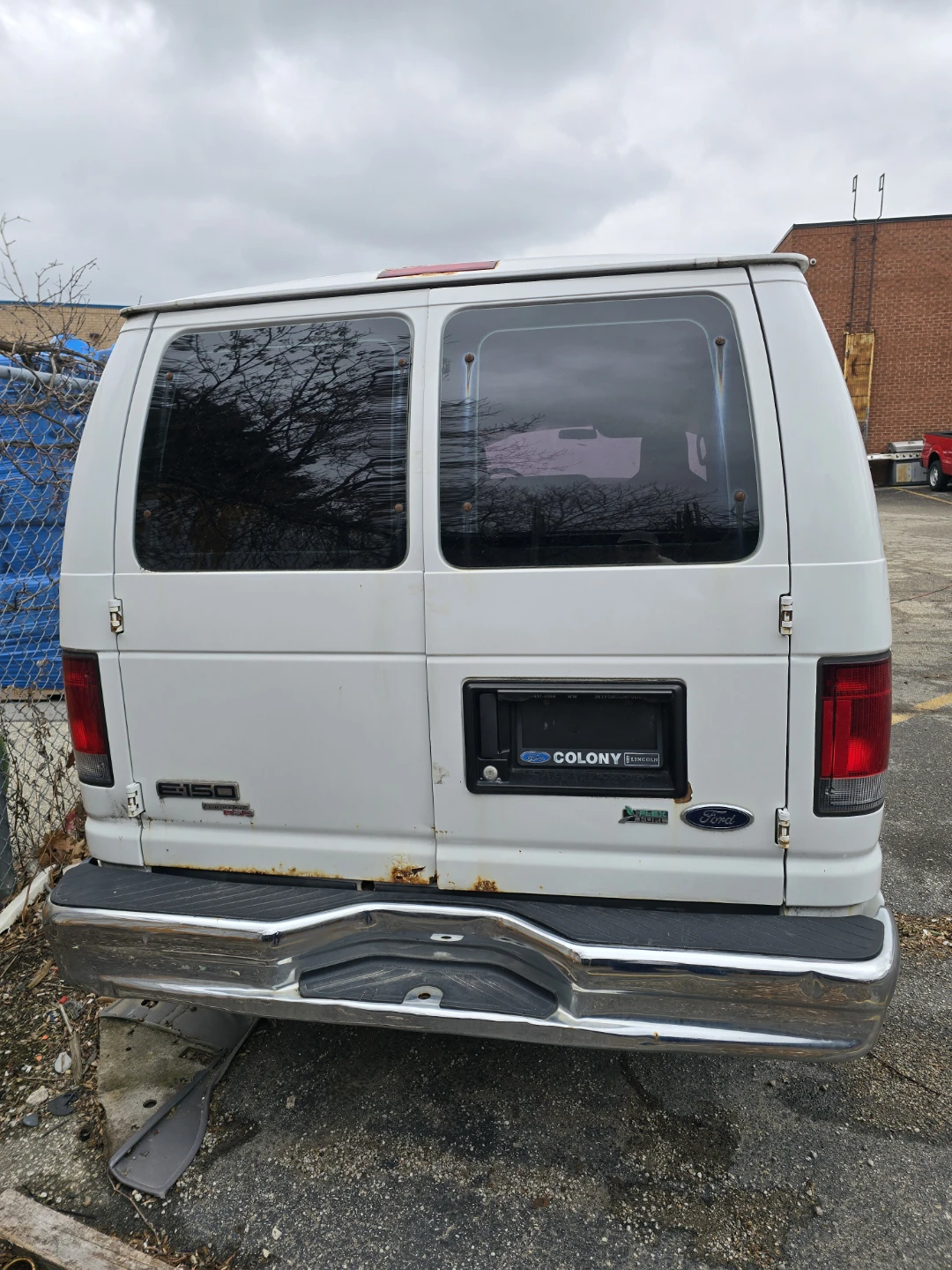 White Ford E-Series Van - photo 5