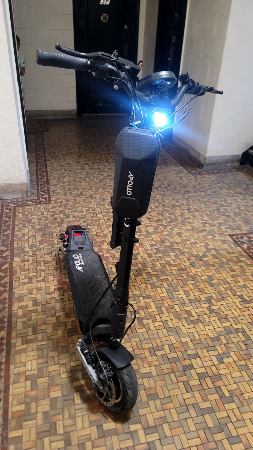 Apollo Phantom v3 Electric Scooter