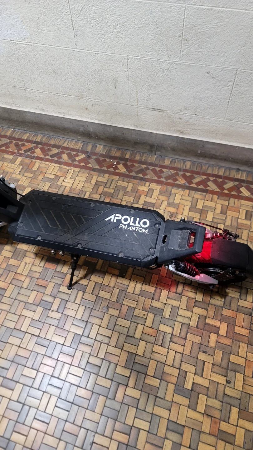 Apollo Phantom v3 Electric Scooter - photo 4
