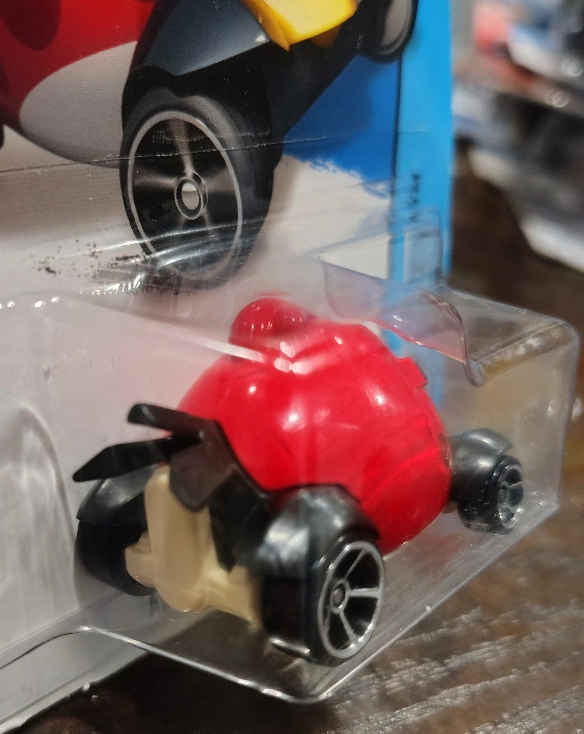 Hot Wheels Angry Birds Red Bird Die-Cast Car - photo 4