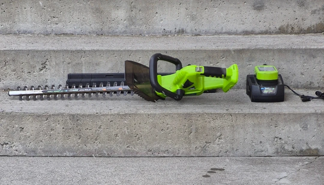Earthwise Hedge Trimmer with Battery and Charger