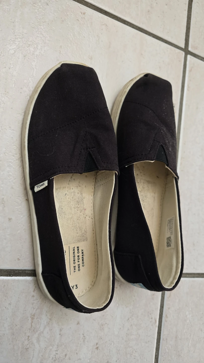 TOMS Black Canvas Slip-On Shoes - Youth Size Y3