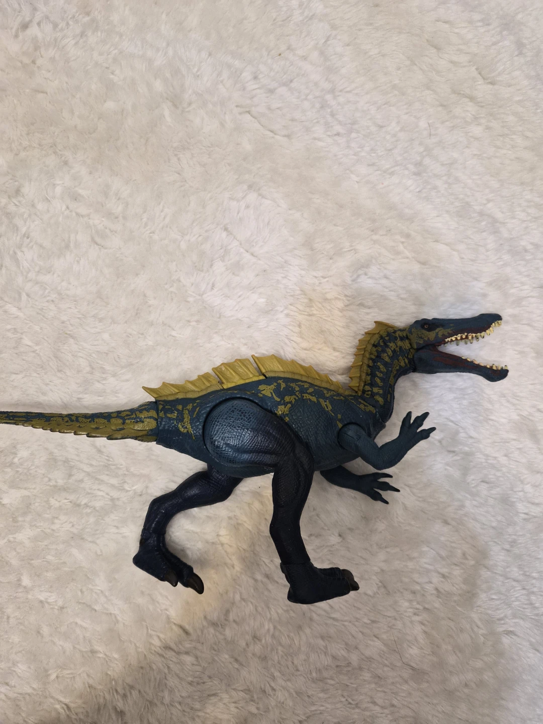 Lot of 4 Dinosaur Action Figures