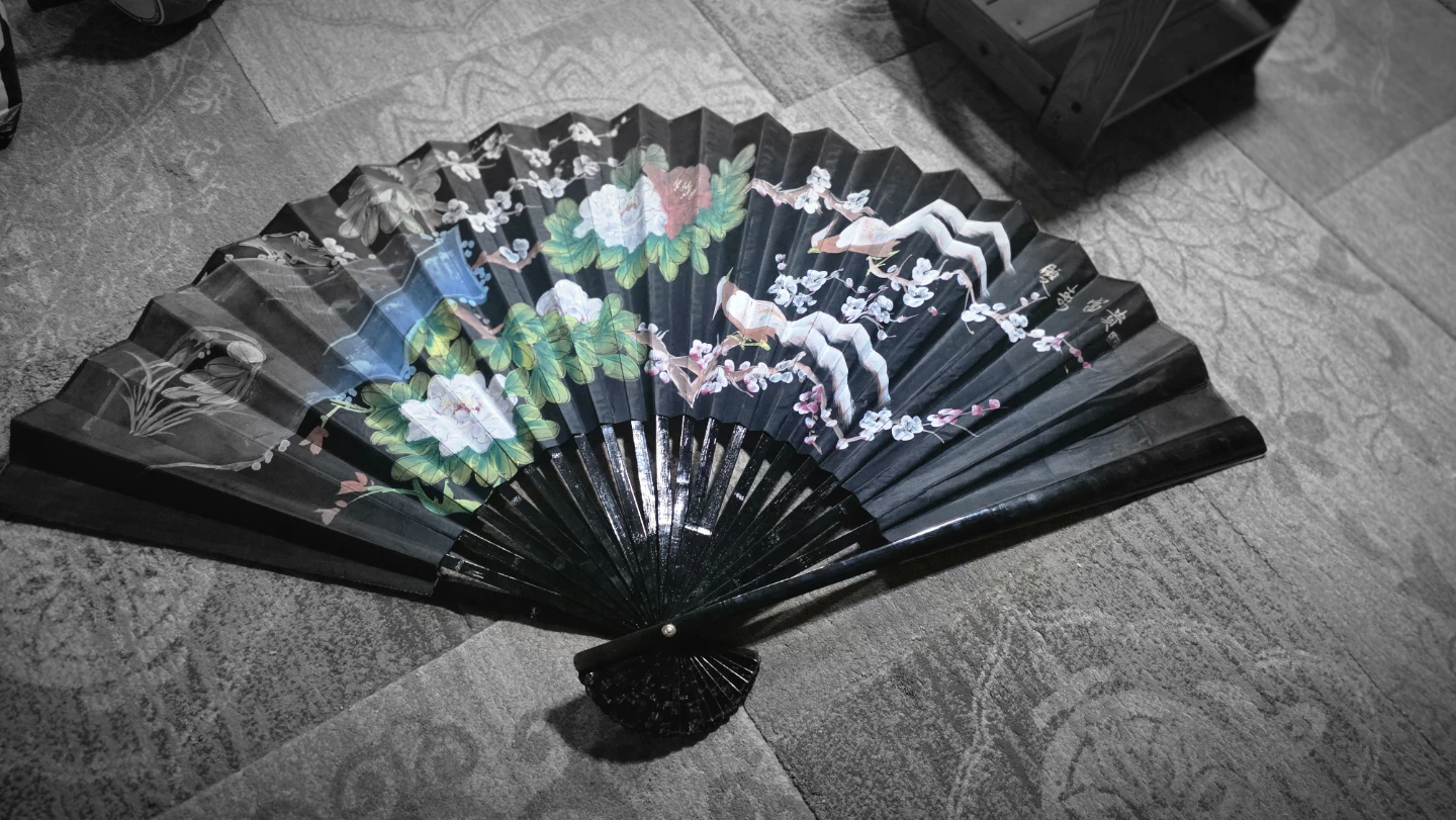 Decorative Folding Fan with Floral and Bird Design