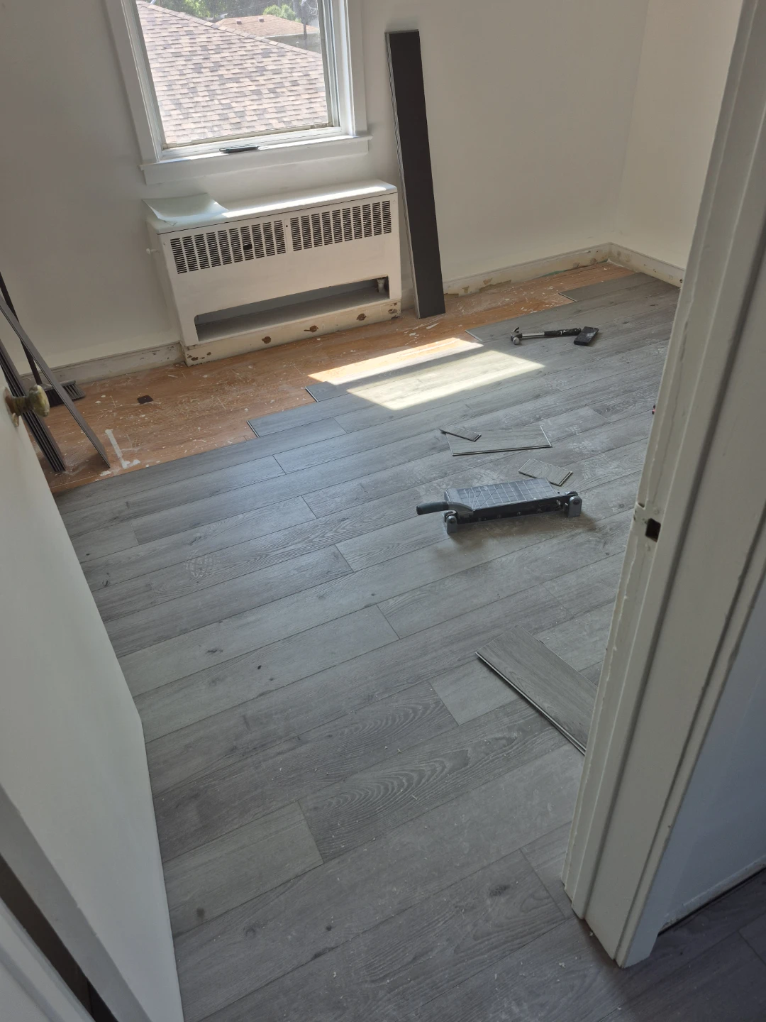 Laminate & Hardwood Flooring - photo 3