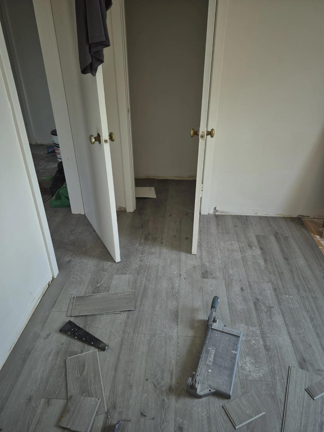 Laminate & Hardwood Flooring - photo 5
