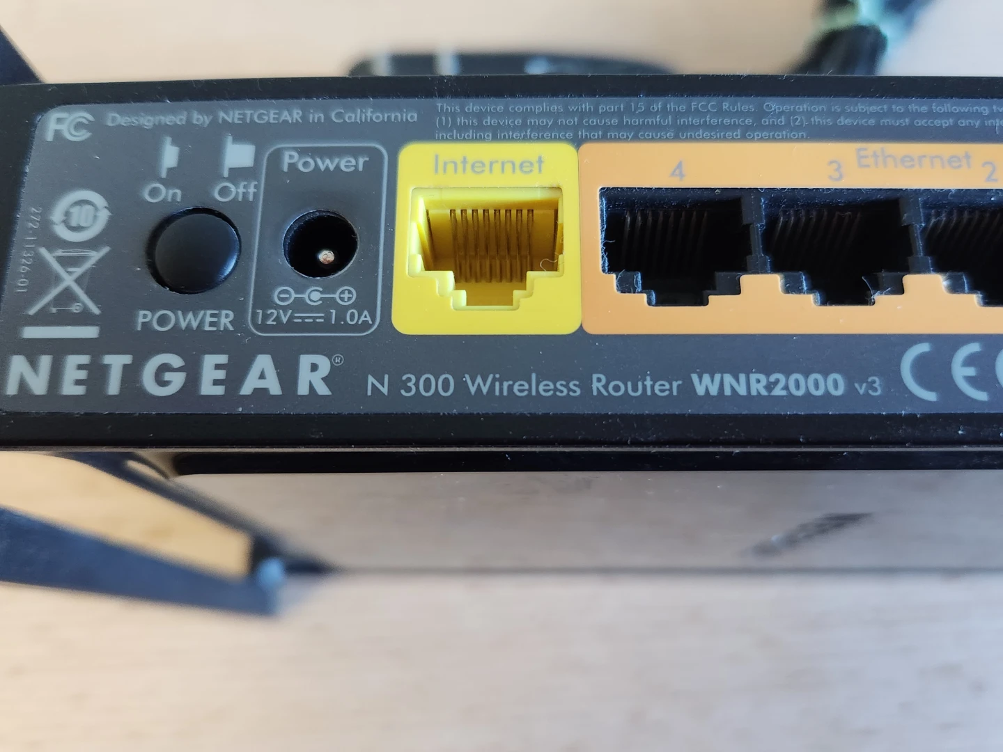 NETGEAR N300 Wireless Router WNR2000 v3 with Power Adapter - photo 3
