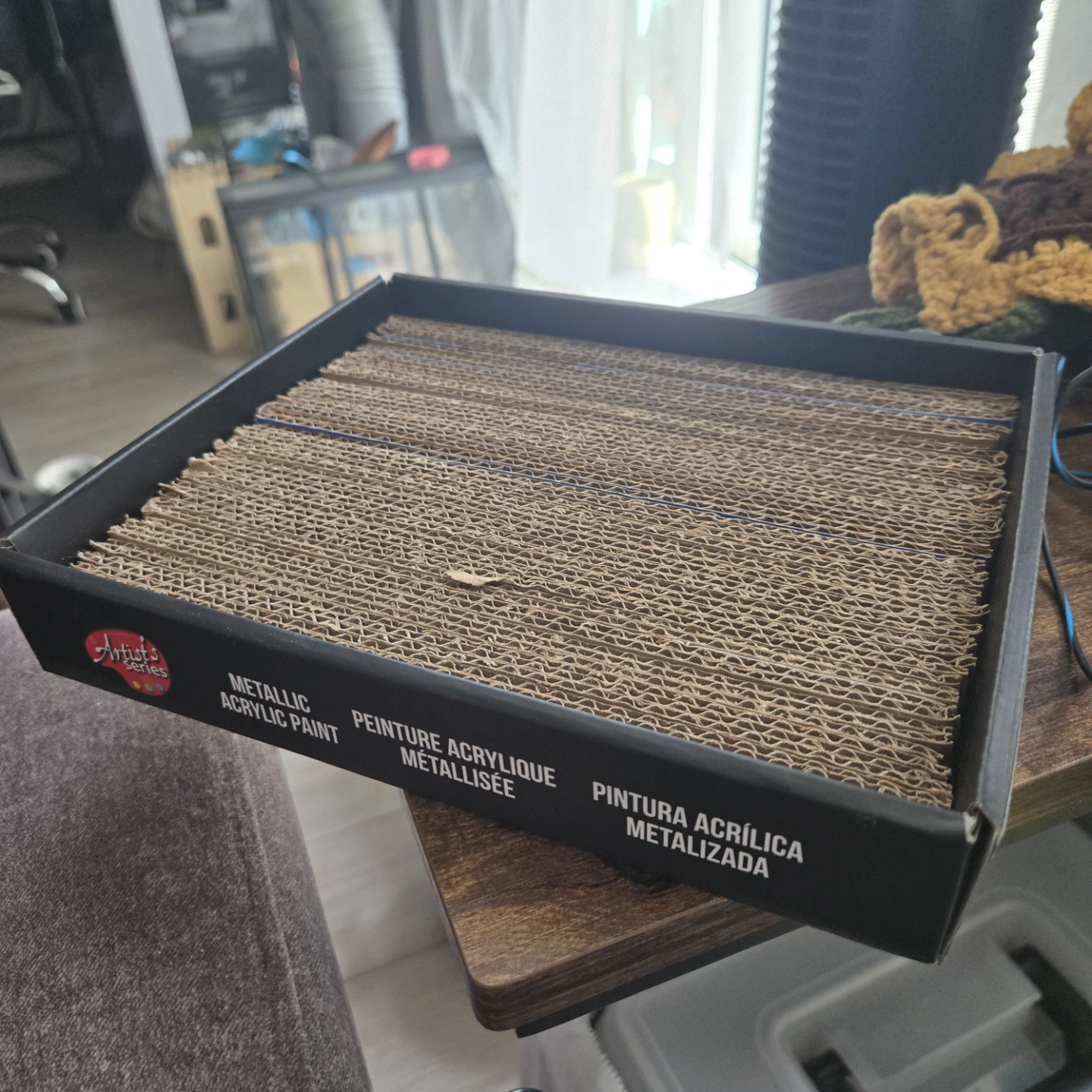 Home made cat scratcher (cardboard) - photo 2