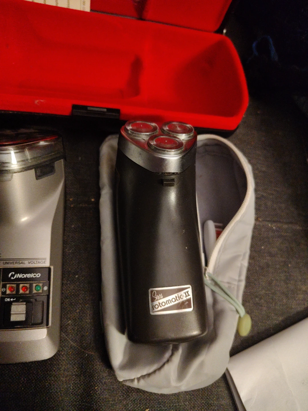 Norelco Electronic Quick Charge Shaver - photo 3
