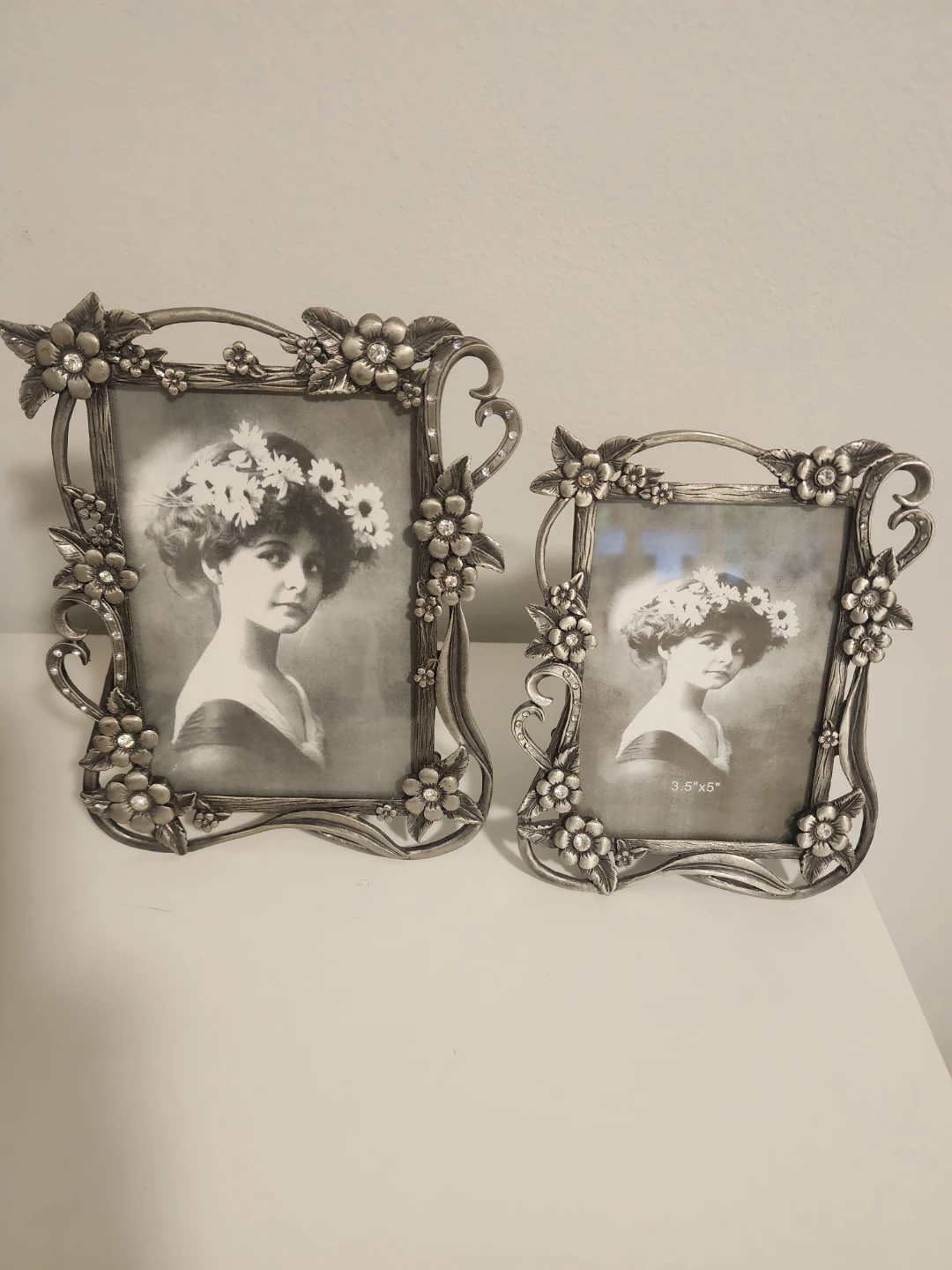 Set of 2 Decorative Photo Frames with Floral Accents