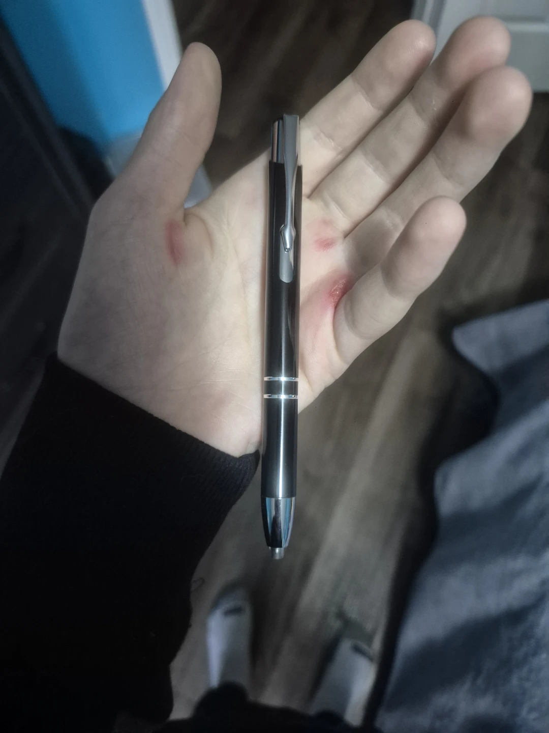Pens with built-in LED light (160-170 in stock) - photo 4