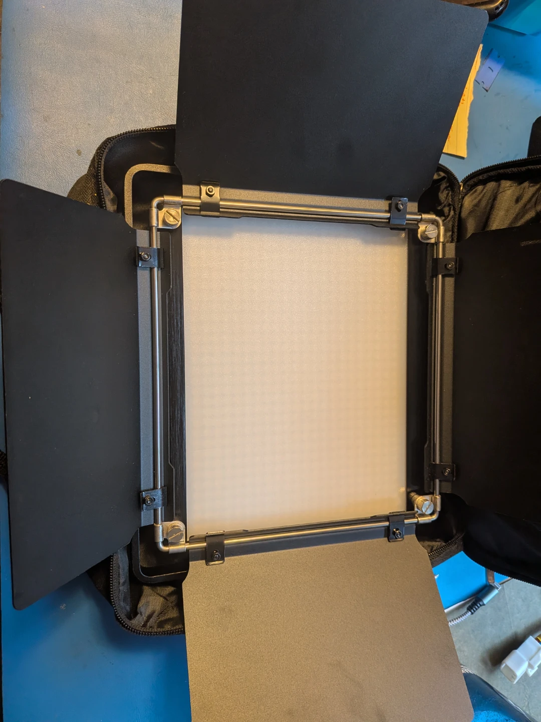 Neewer Adjustable Temperature LED Panel Light - photo 2