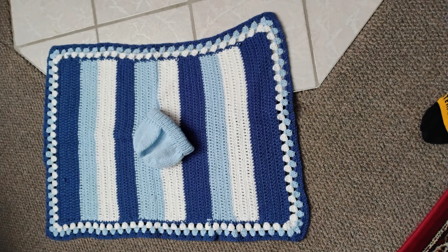 Hand-Knitted Baby Set - photo 5