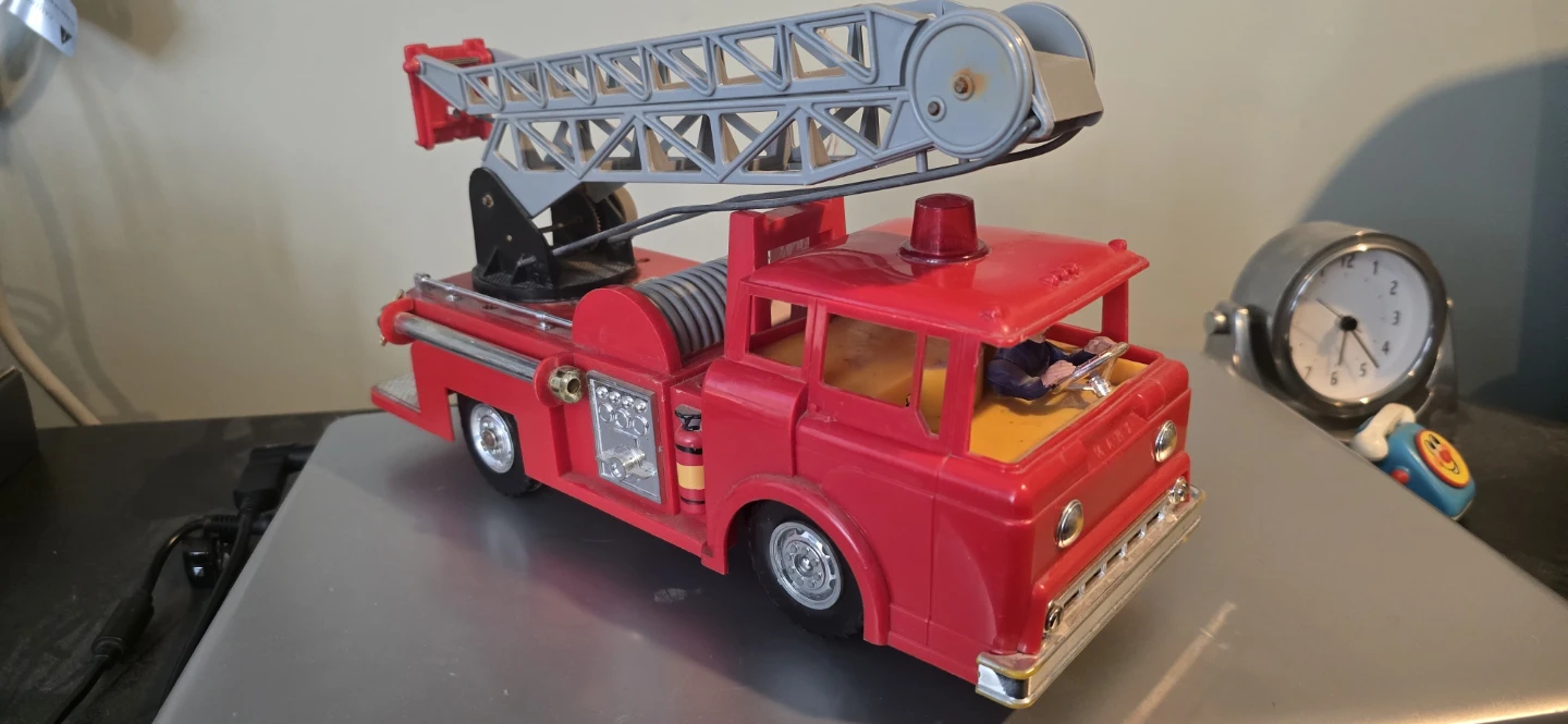 VINTAGE MARX FIRE TRUCK 60'S - photo 3