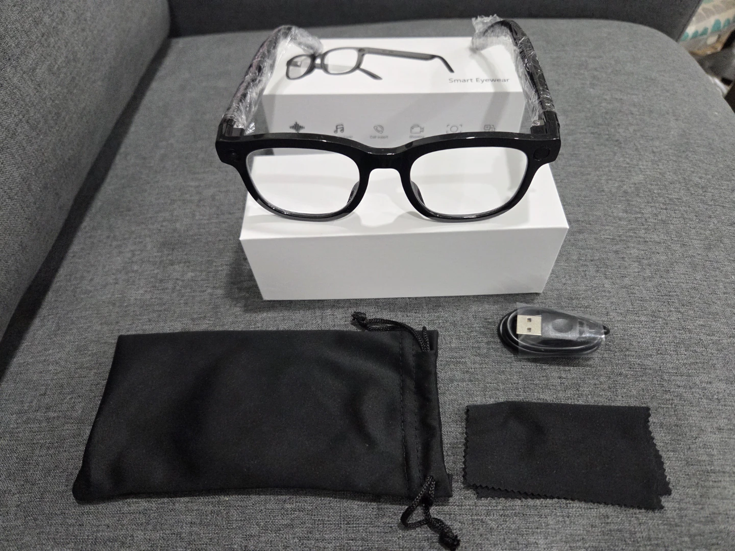 Smart Eyewear with Camera and AI Features - photo 4