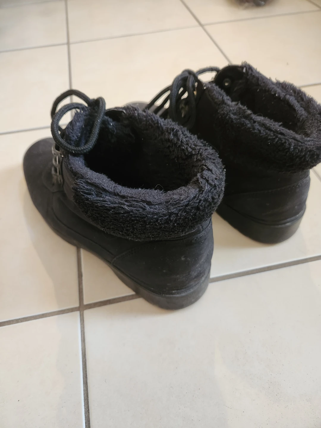 Black Fur-Lined Ankle Boots - size 9 - photo 3