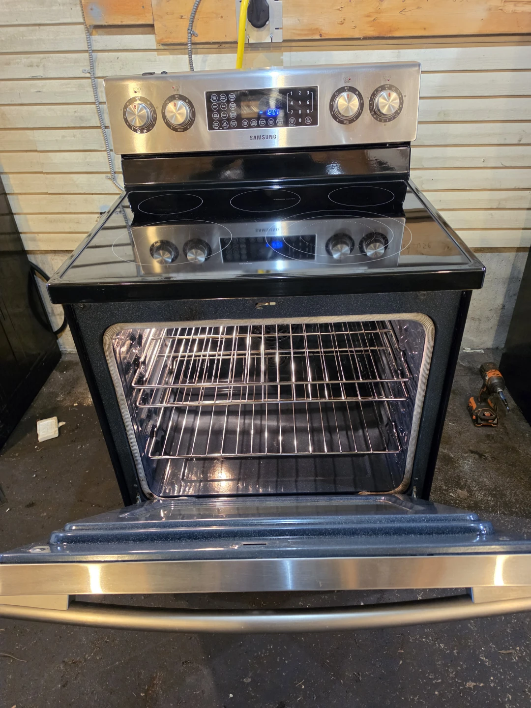 Samsung Electric Steam-Clean Stove - Delivery Available - photo 4