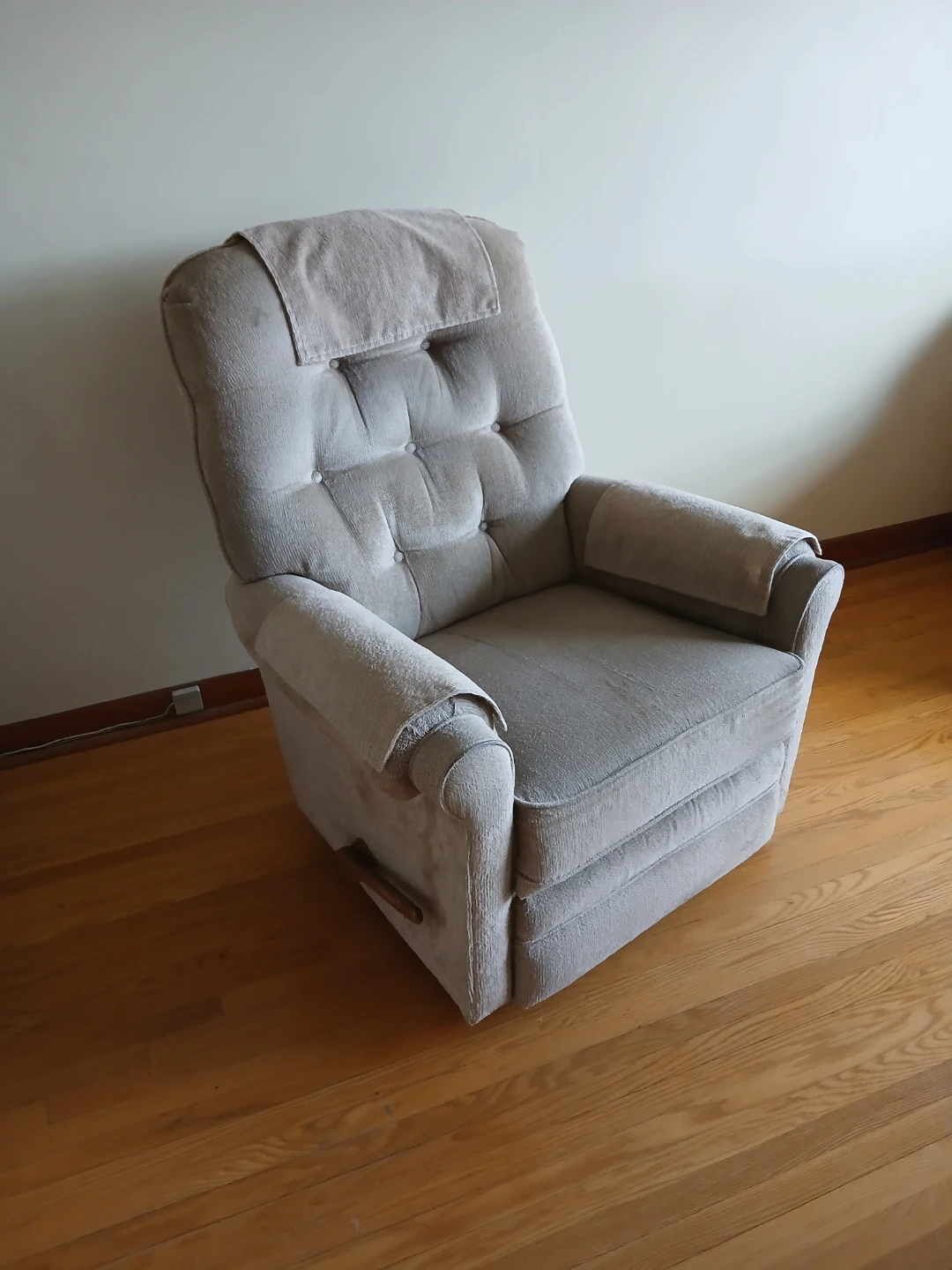 Comfortable recliner / sofa chair