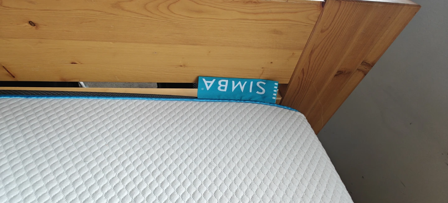NEW CONDITION Simba 1500 10" Queen Hybrid Mattress
