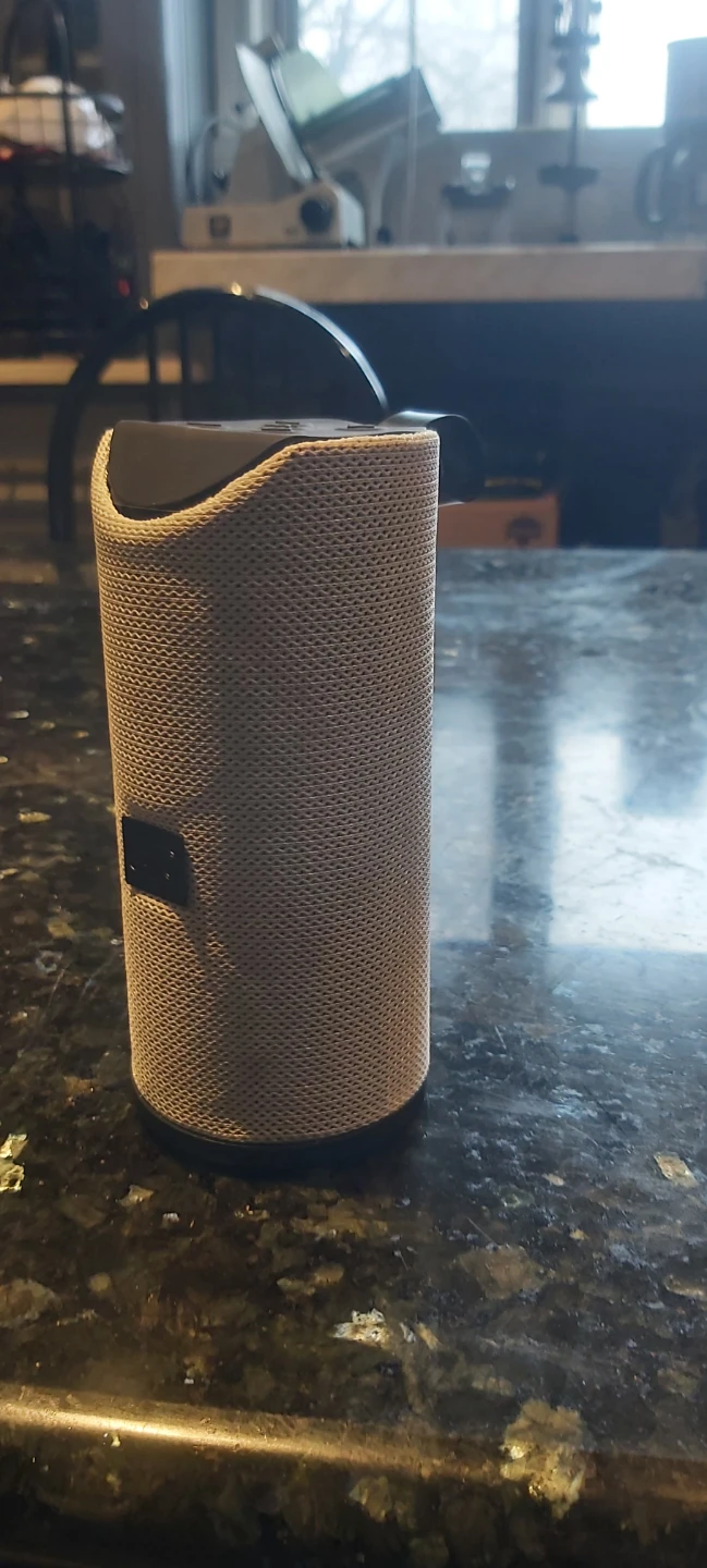 Tech.1 Portable Bluetooth Speaker