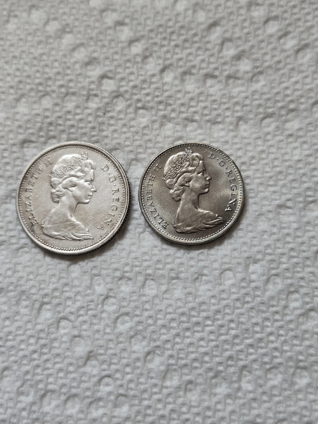 2 Canadian Coins: 25 Cents & 5 Cents (1867-1967) - photo 2