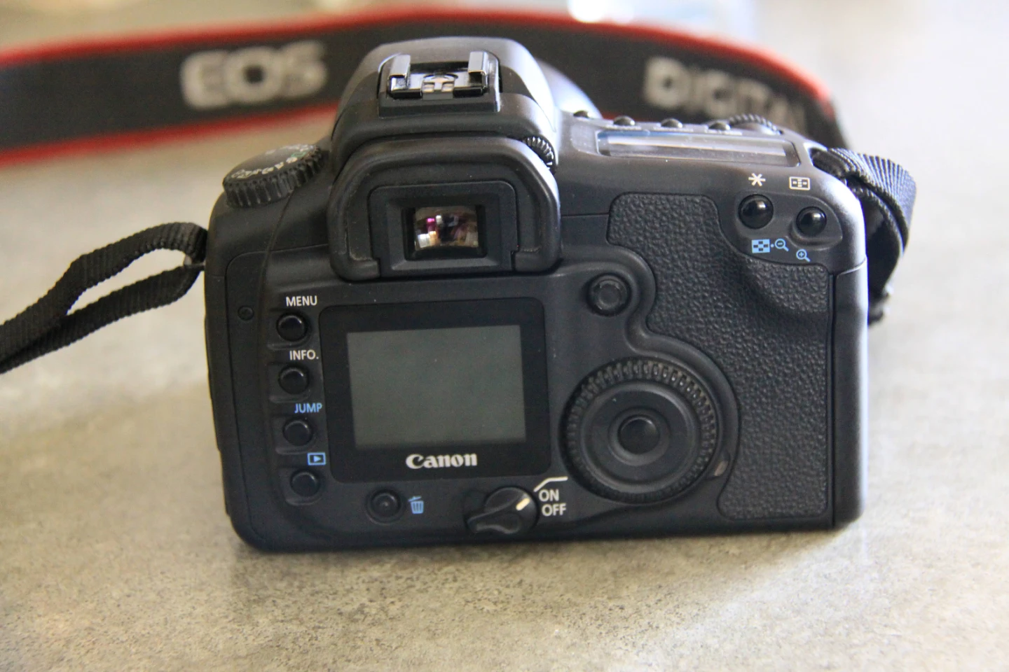 Canon EOS 20D Digital SLR Camera with 18-55mm Lens - photo 3