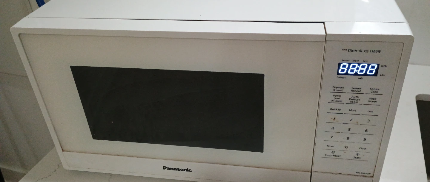 Panasonic Genius 1100W Microwave Oven - photo 2
