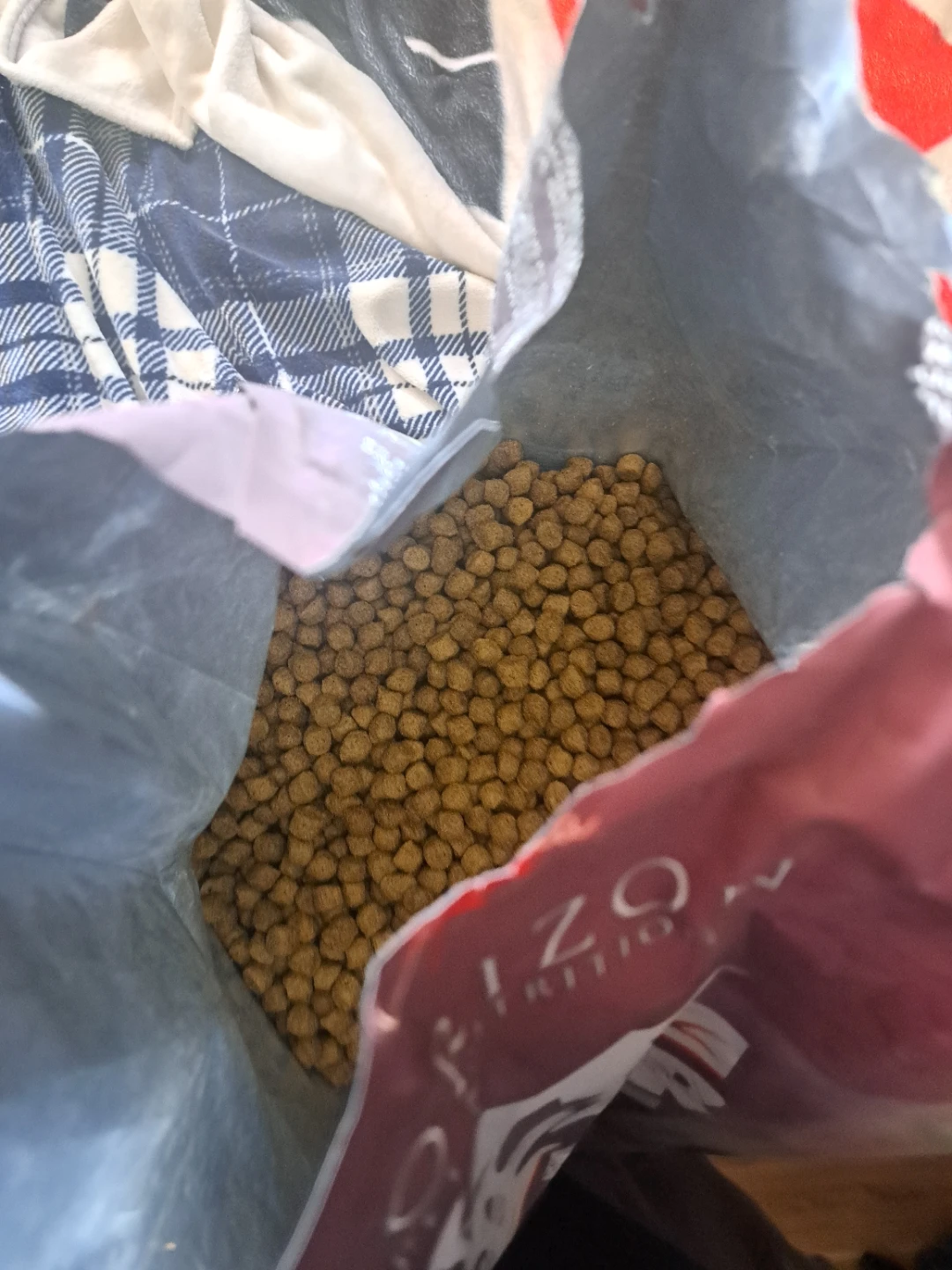 Opened bag of dog food - photo 2